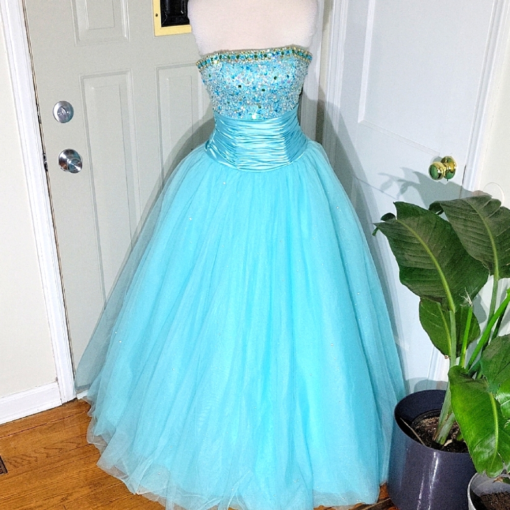 EUC Privada Collection  Blue Ball Gown With Beaded Corset Top SZ 2